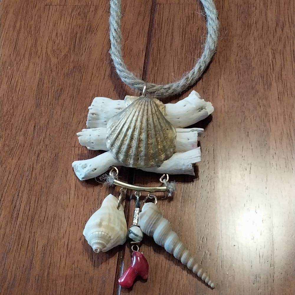 Coastal Shell Pendant Necklace in Gold and Natural
